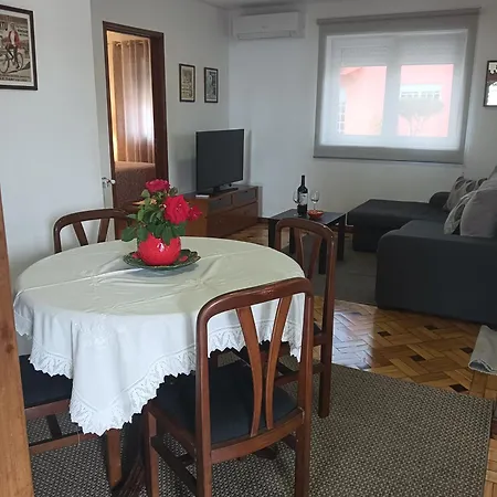 House In Quiet Place, Free Parking Vakantiehuis Sao Roque (Aveiro)