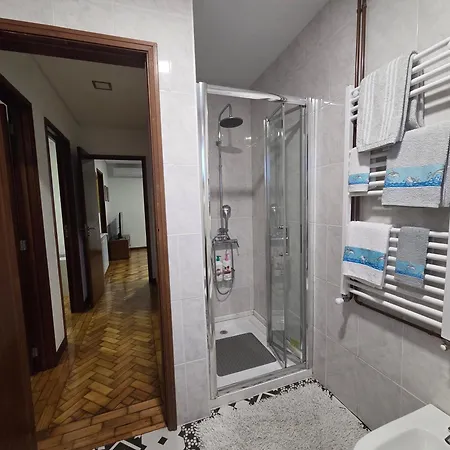 Vakantiehuis House In Quiet Place, Free Parking Sao Roque (Aveiro)